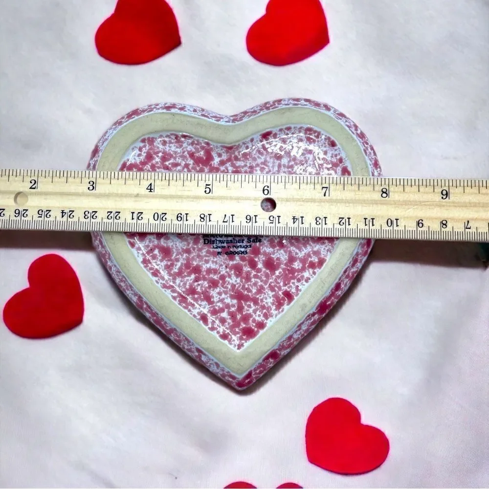 Coche l Heart Shaped Stonewear l Speckled Red & White Heart l Home l Kitchen